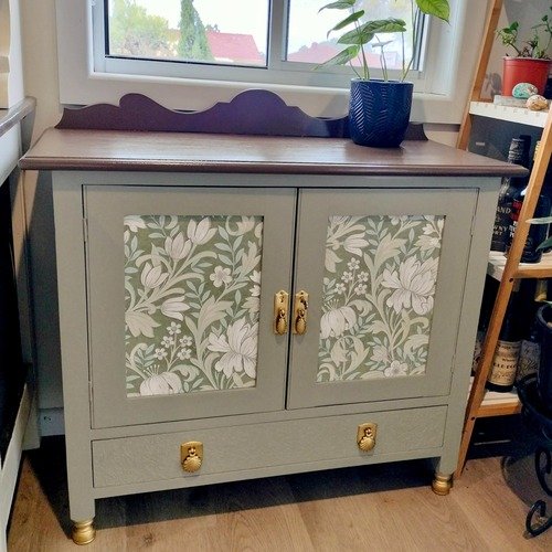 Small vintage double door pot cupboard. Painted in Artisan mineral Paint in Vintage green. Esspresso paint wash top to show timber grain.